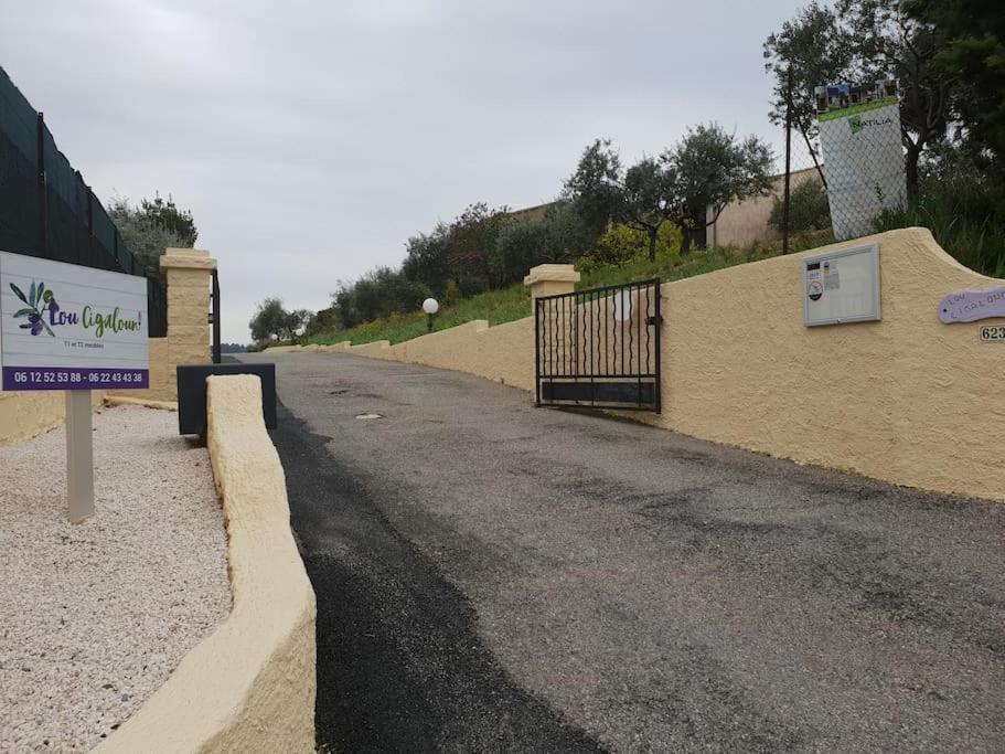 Residence Lou Cigaloun - Ana Location Gréoux-les-Bains Zewnętrze zdjęcie